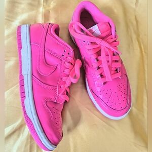 Wmns Nike Dunk Low "Hyper Pink" Size 6